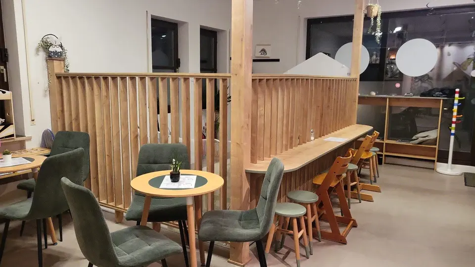 Wooden slatted partition wall with bar seating in a family cafe