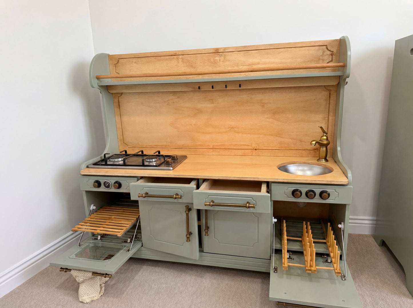 Pinnacle of Quality : Custom-Designed Wooden Play Kitchens